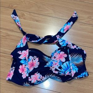 Top piece of swim suit